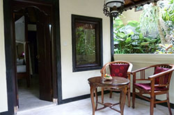 Sama's cottages patio