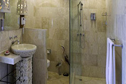 villa sarna bath
